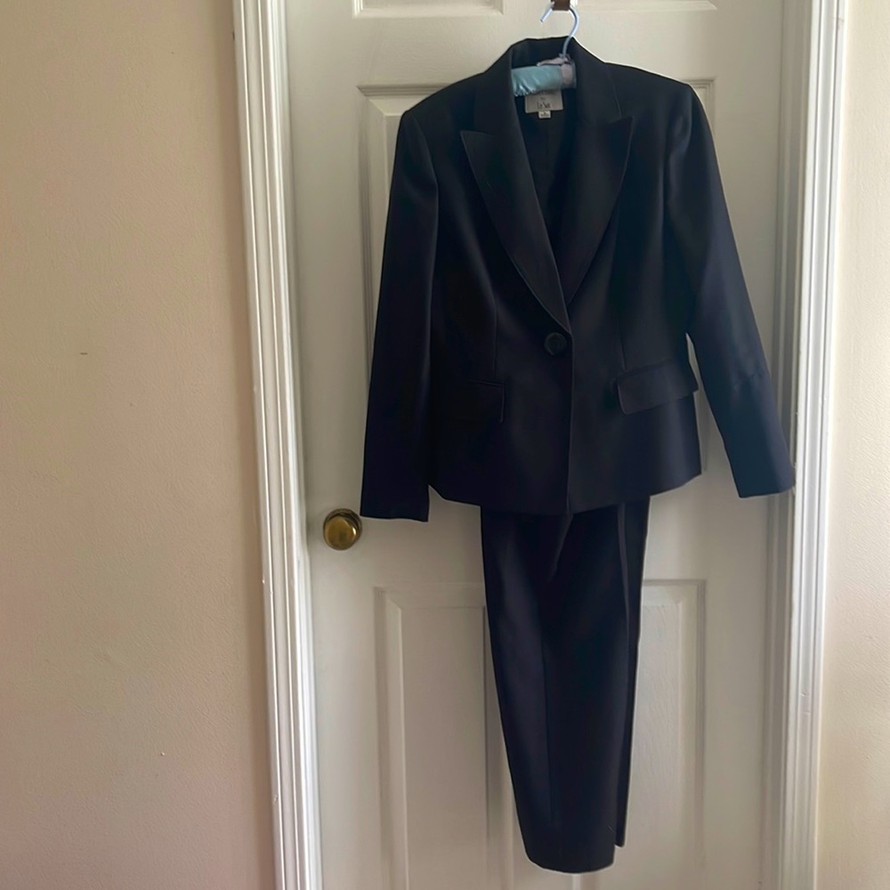 Collections for Le Suit Black Business Suit - size 8